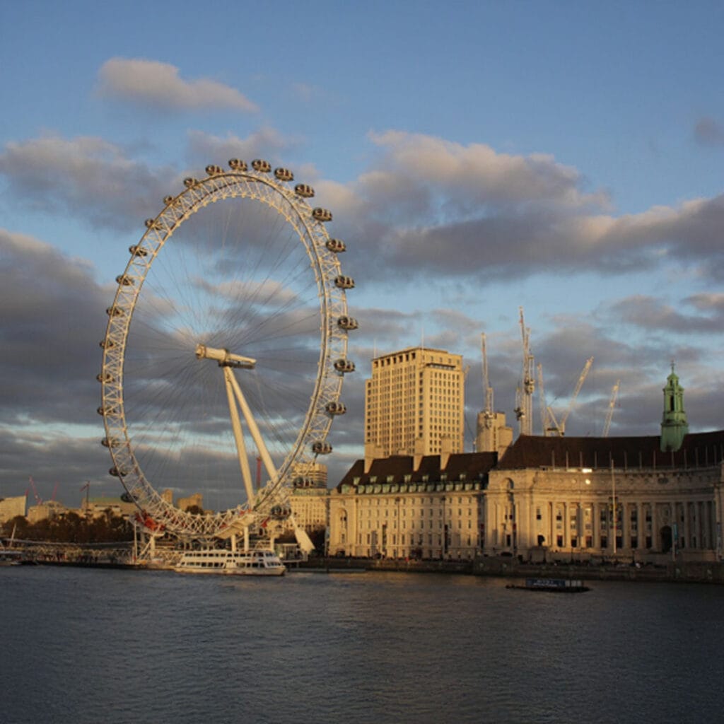 Your Guide to Experiencing London Entertainment: Virtual & Live
